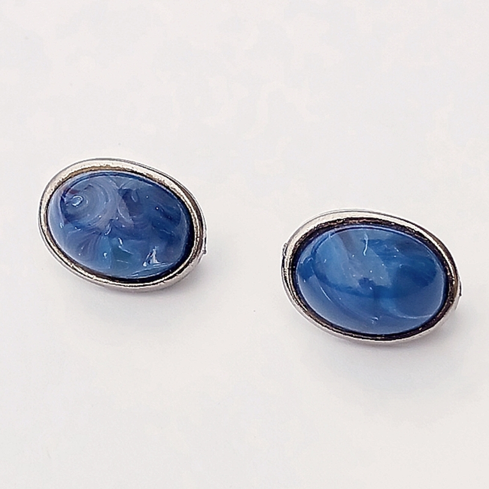 VINTAGE BLUE STONE EARRINGS Oval Silvertone Clip-on